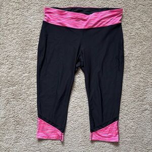 XERSION Performance Fit Capri - Black & Pink